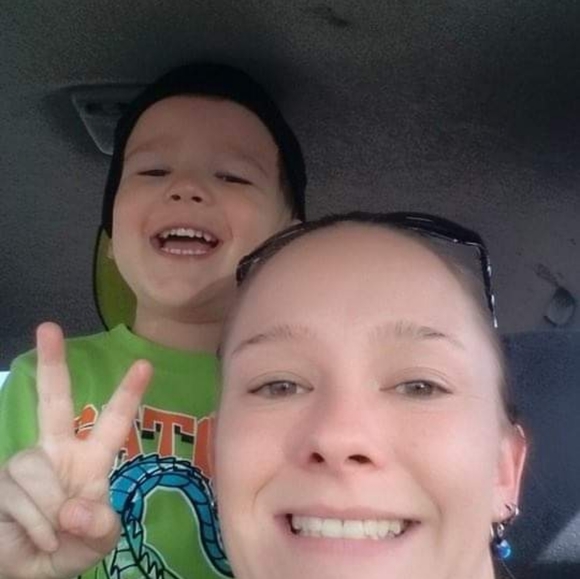 Meet your Posher, Angela - Picture 2 of 2